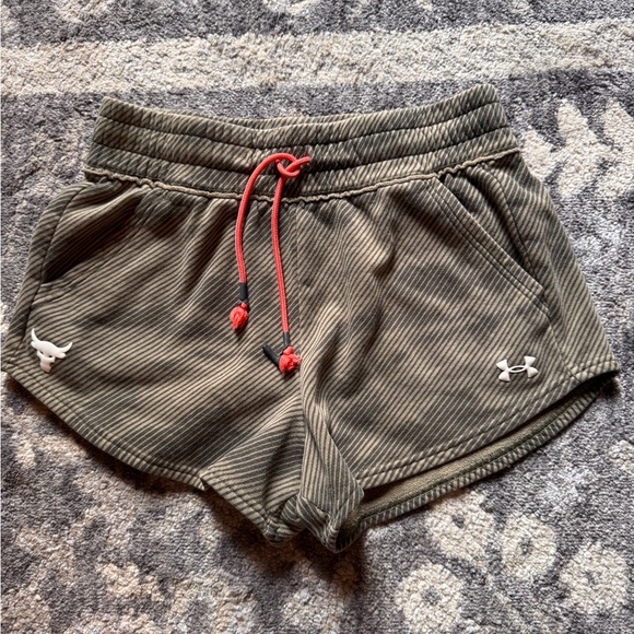 Under Armour Pants - Under Armour Women's Green Athletic Shorts Longhorns